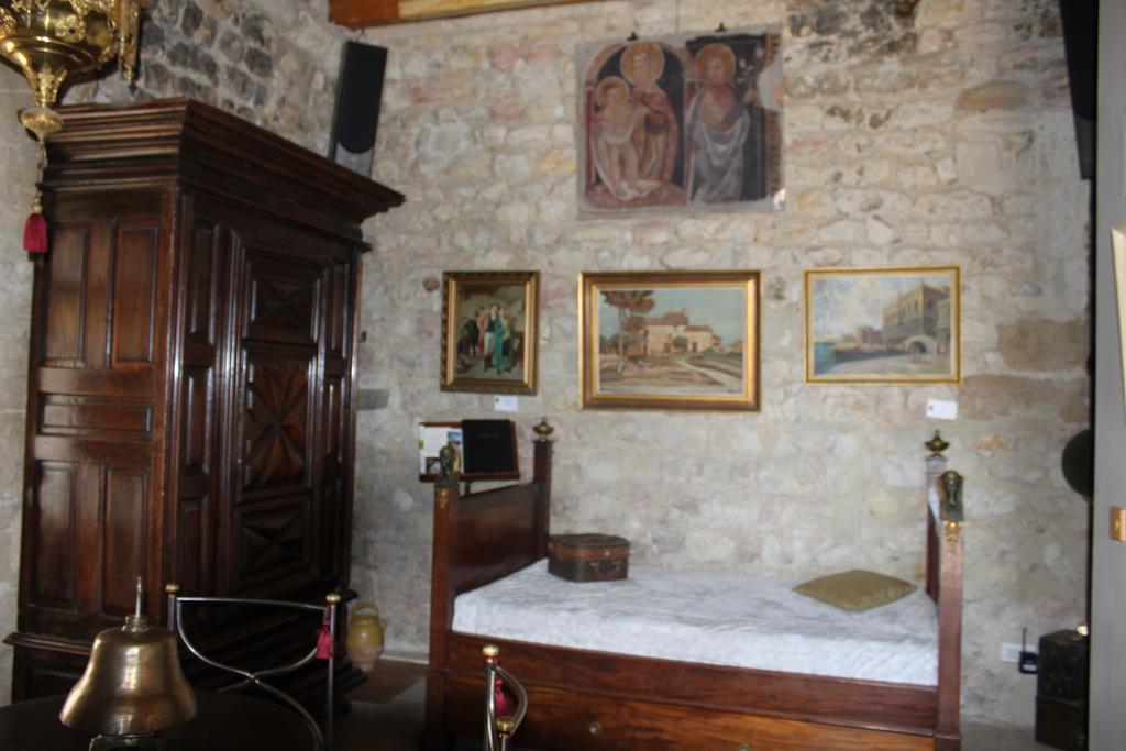 Chateau De Vedene Luaran gambar